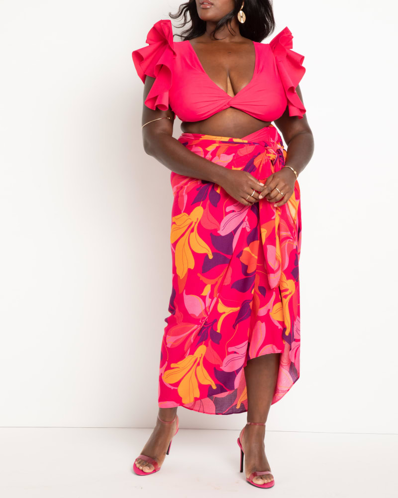 Front of a model wearing a size 14 Sarong Wrap Coverup Skirt in Mystique Floral by ELOQUII. | dia_product_style_image_id:272979
